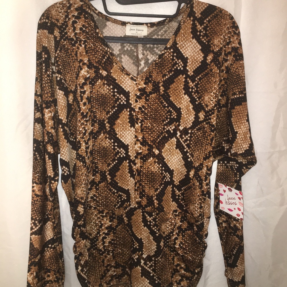 Free Kiss reptile scale design Medium